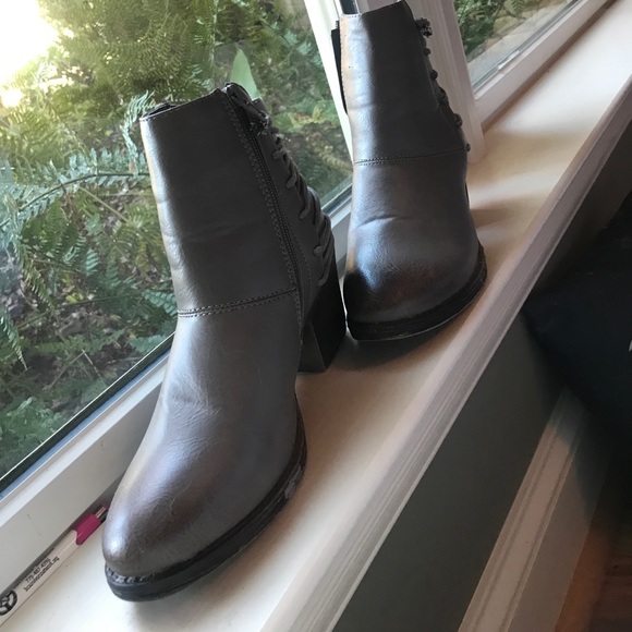 Rustic grey/brown/metallic booties! - Picture 7 of 8